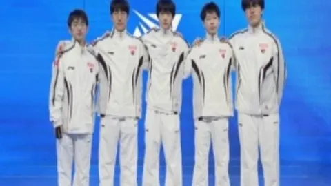 “曼城有意引进波尔图门将迪奥戈-科斯塔，取代埃德森，据法媒报道”